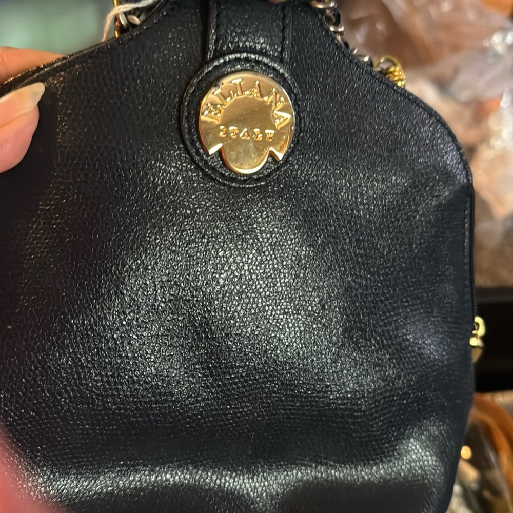 Eliana Handbag/Crossbody Italy Leather needs leather cream. Zipper magnetic